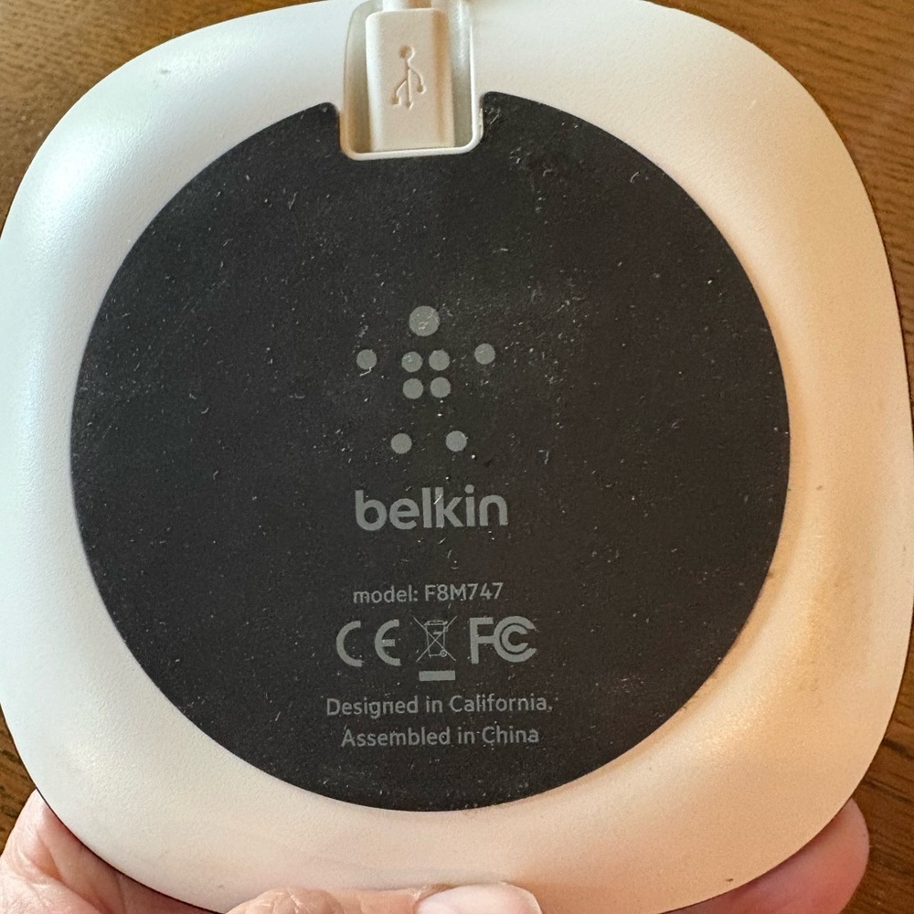 Belkin Black Smartphone with Wireless Charging Pad - Picture 4 of 4